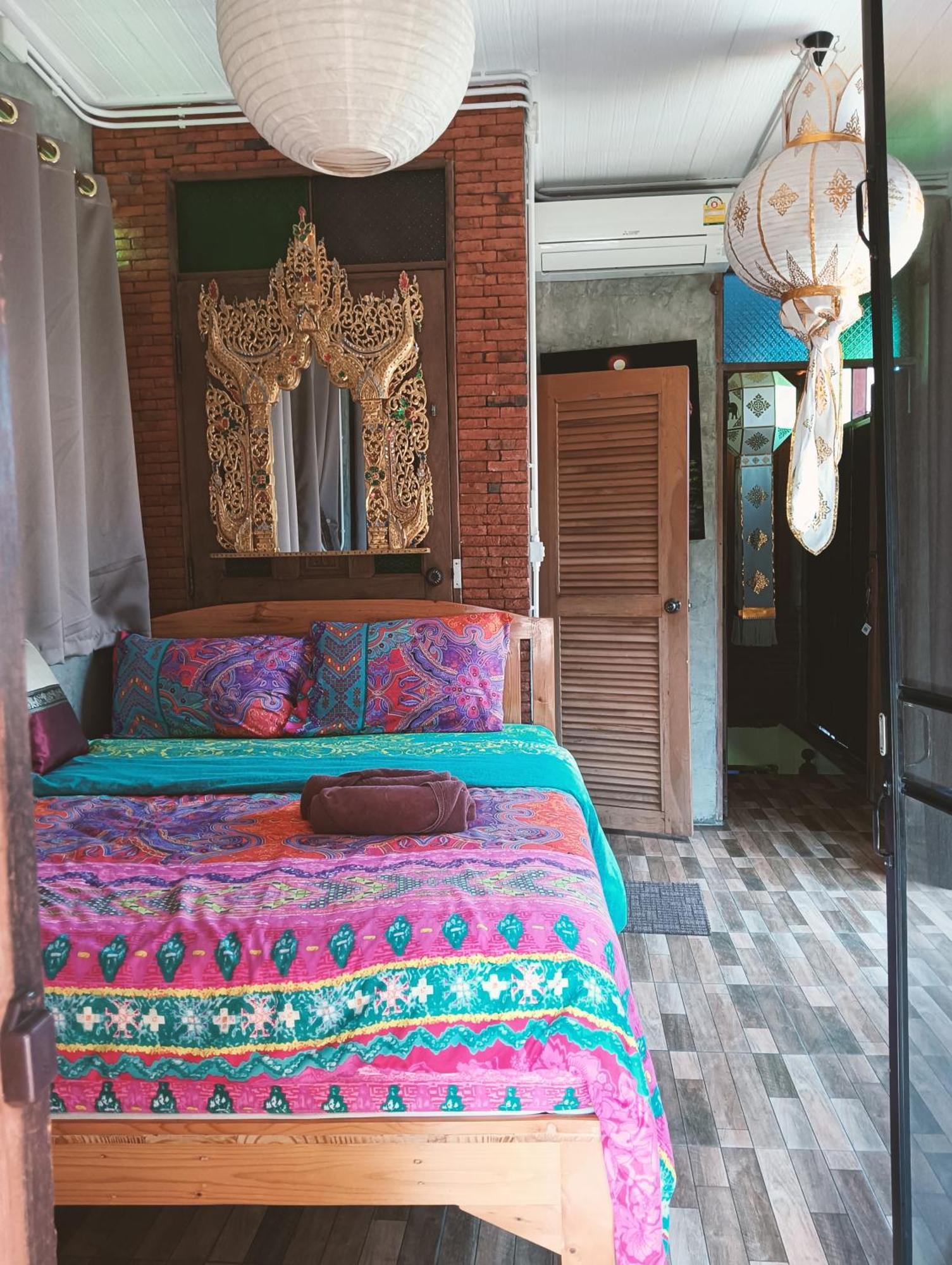 Huen Chiang Man Hostel (Adults Only) Chiang Mai Bagian luar foto