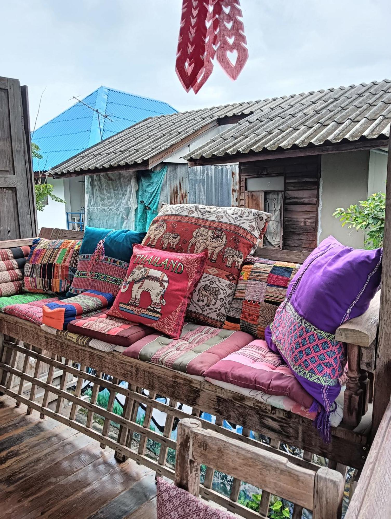 Huen Chiang Man Hostel (Adults Only) Chiang Mai Bagian luar foto