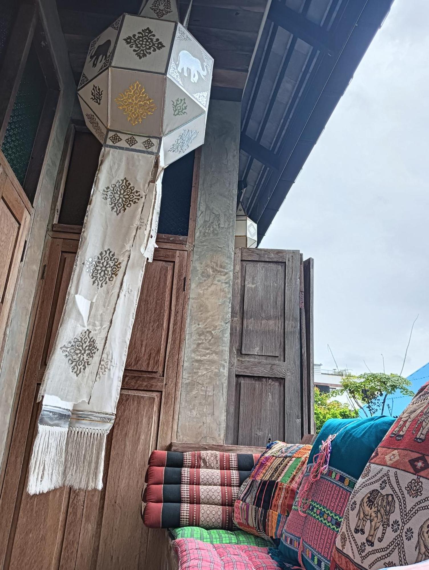 Huen Chiang Man Hostel (Adults Only) Chiang Mai Bagian luar foto