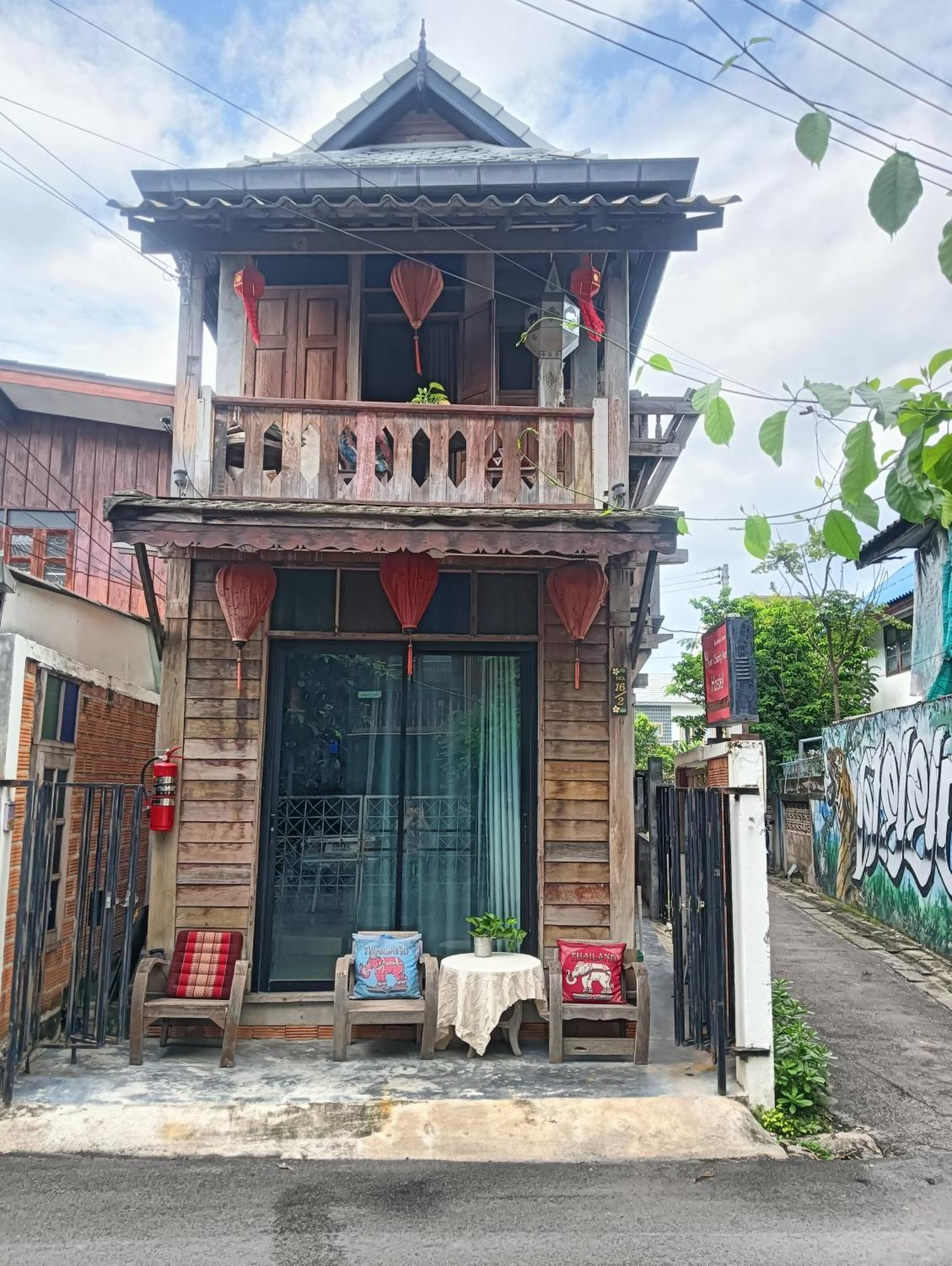 Huen Chiang Man Hostel (Adults Only) Chiang Mai Bagian luar foto