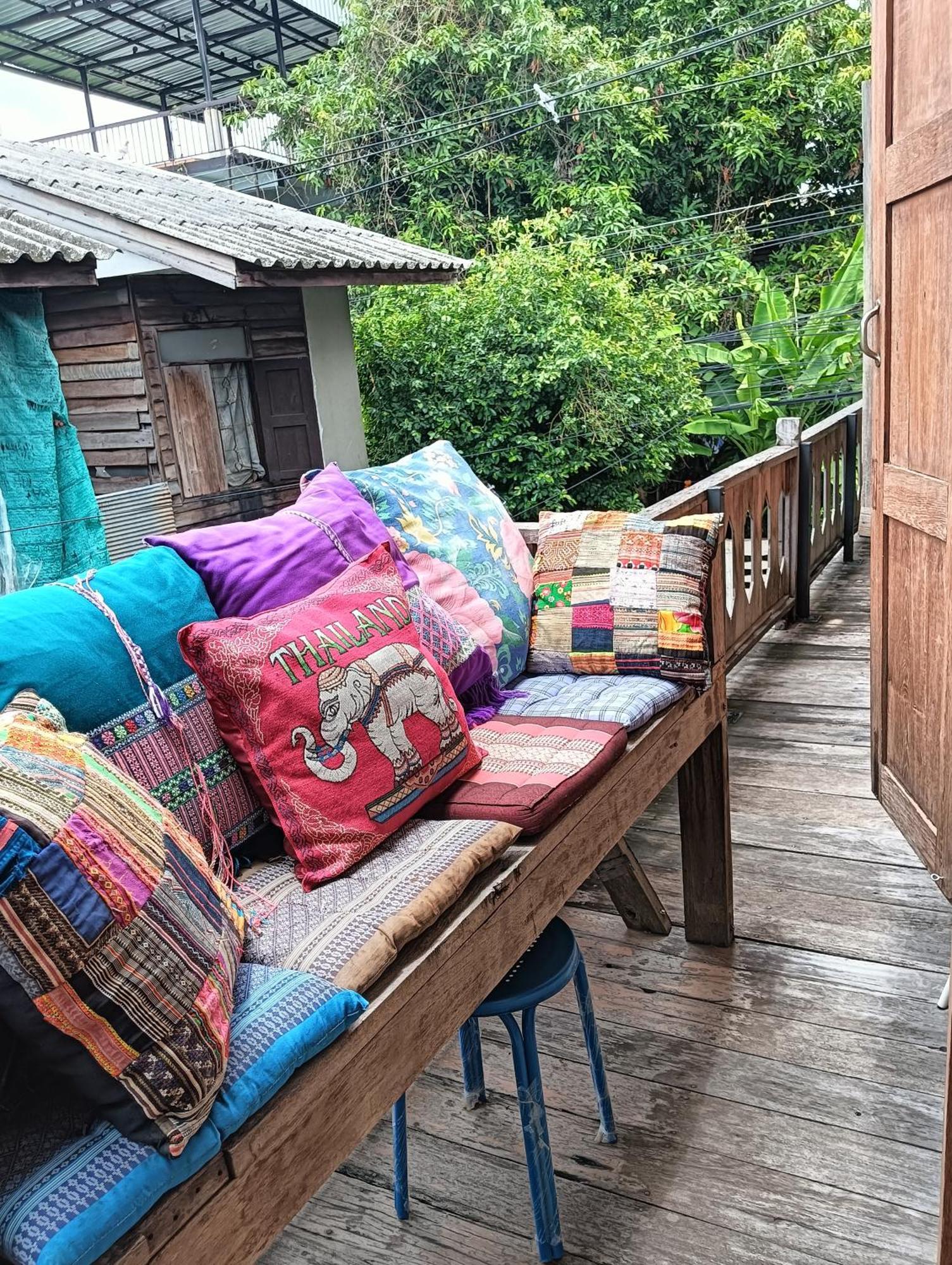Huen Chiang Man Hostel (Adults Only) Chiang Mai Bagian luar foto