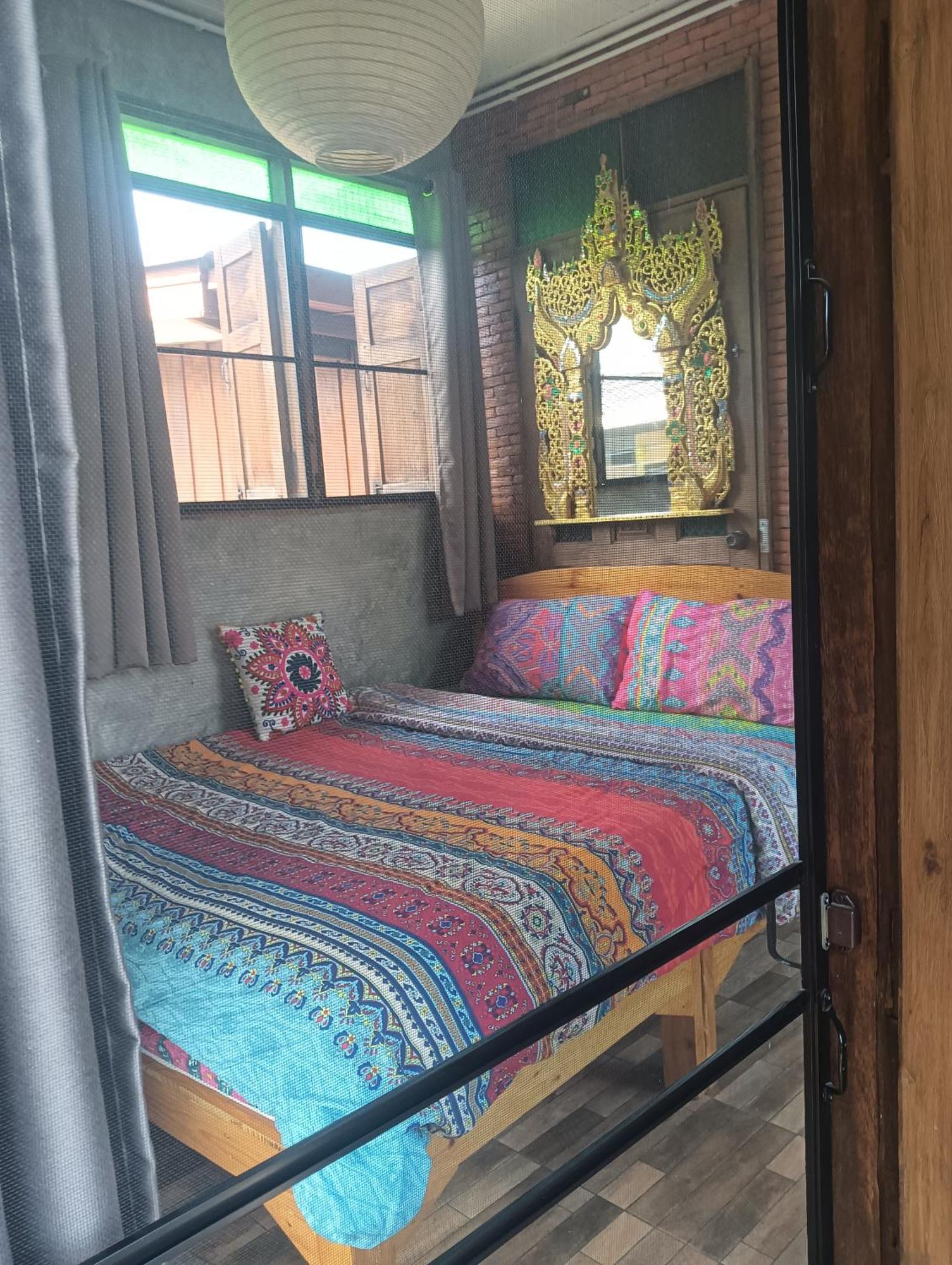 Huen Chiang Man Hostel (Adults Only) Chiang Mai Bagian luar foto
