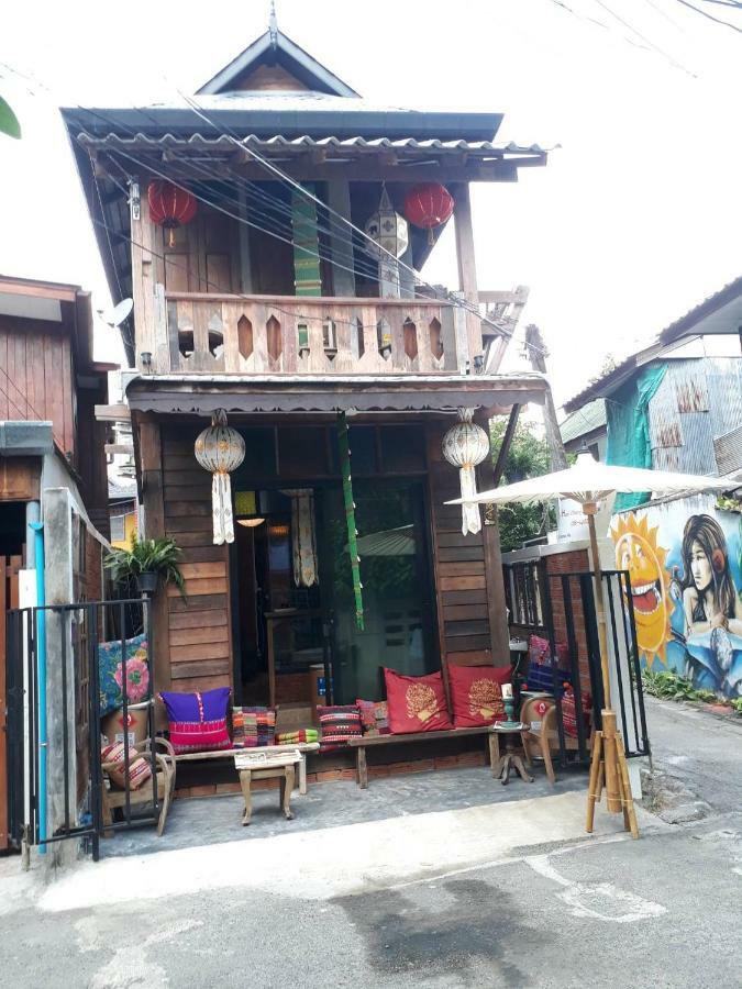 Huen Chiang Man Hostel (Adults Only) Chiang Mai Bagian luar foto
